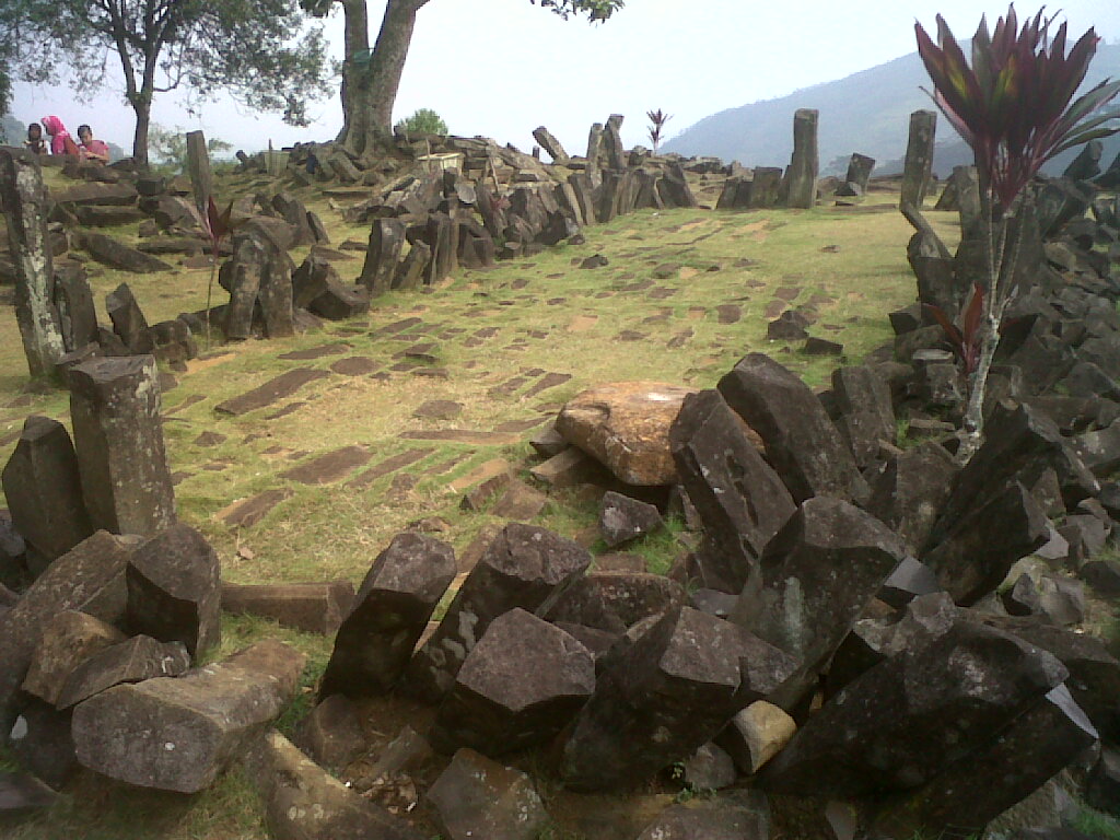 gunung padang pyramid