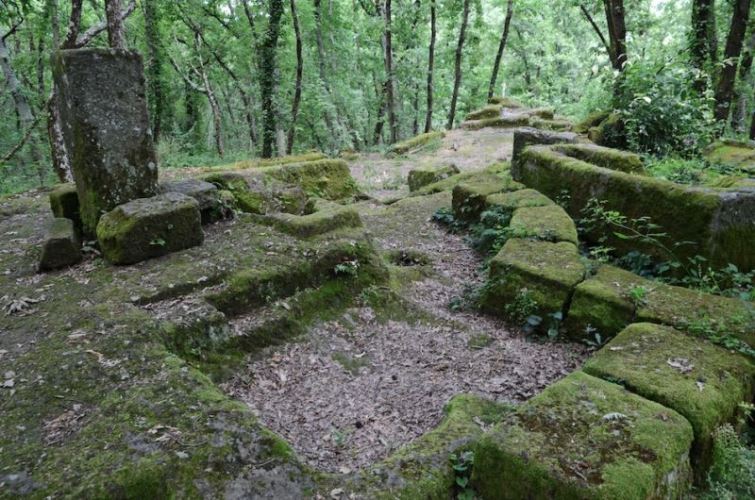 Piramide-Etrusca-Bomarzo