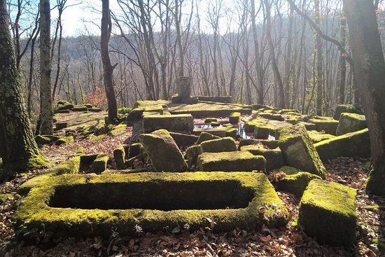 Piramide-Etrusca-Bomarzo