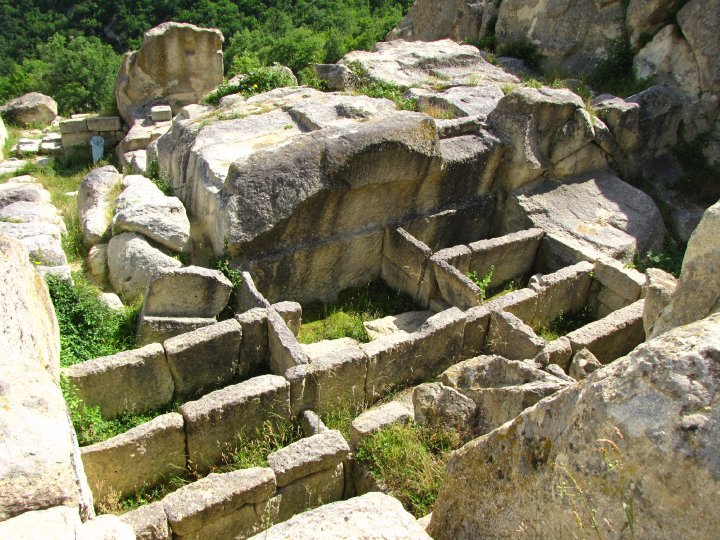 bulgaria-megalith