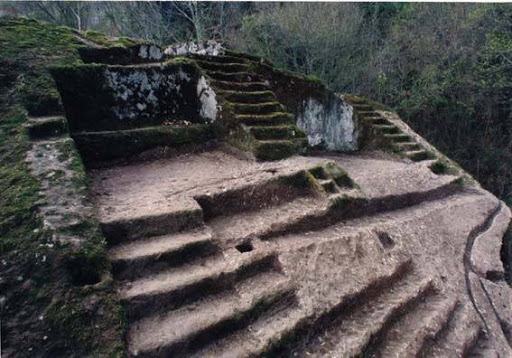 Piramide-Etrusca-Bomarzo