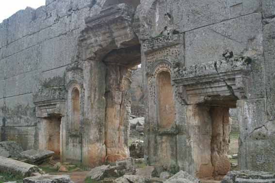Megalithic door, Hosn Suleiman