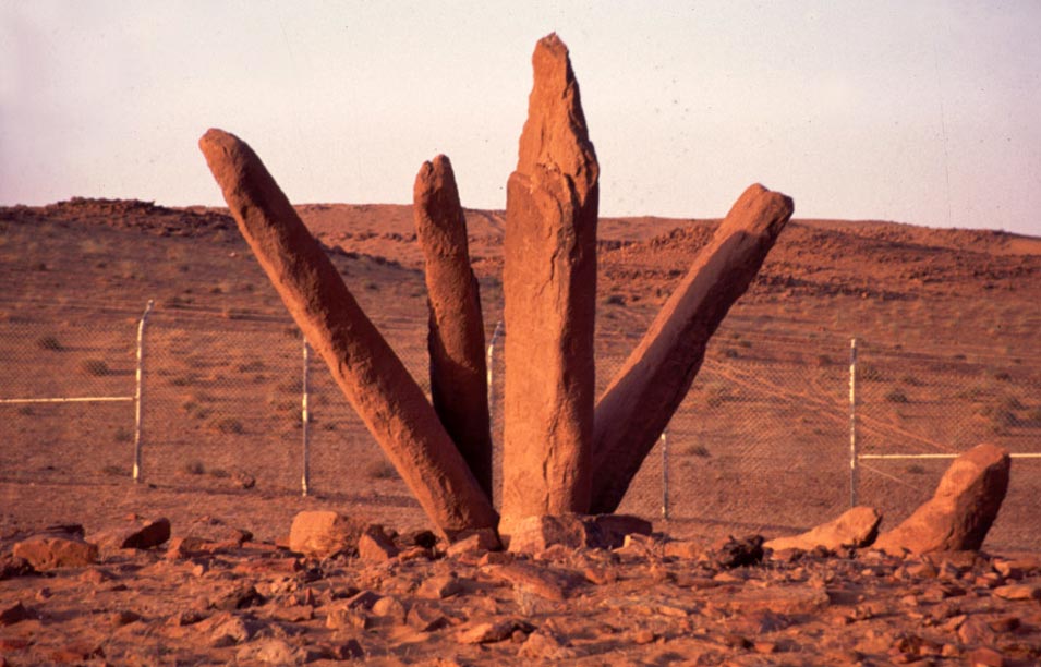 Al Rajajil standing stones, Arabia