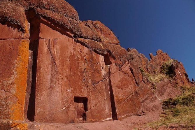 Megalithic portal Aramu Muru Perù