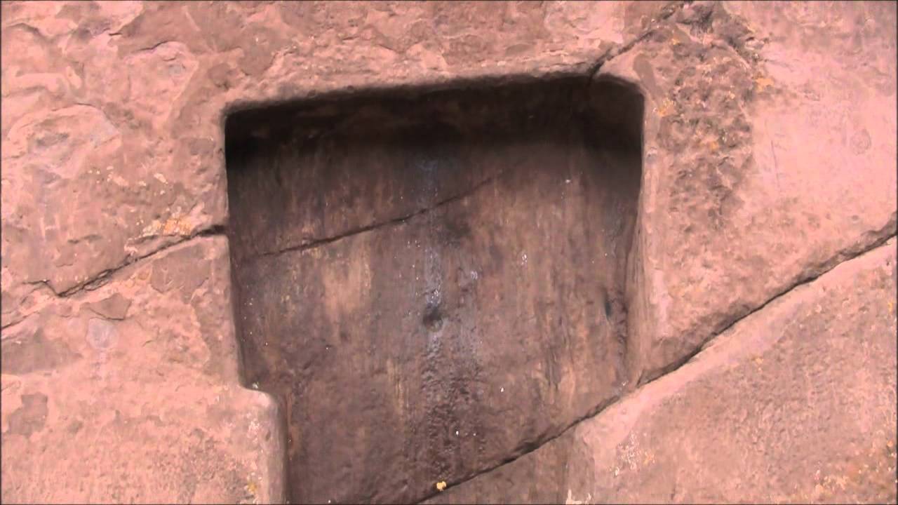 Aramu Muru megalithic stargate